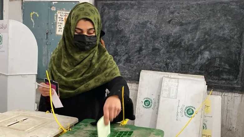 Εκλογές Πακιστάν 2024: Στα  σύμβολα των κομμάτων, σόμπες, ζάρια, αρκούδες και παγώνια