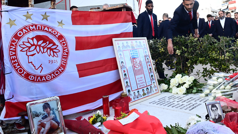 Ολυμπιακός: Σε κλίμα συγκίνησης το ετήσιο μνημόσυνο για τα θύματα της Θύρας 7