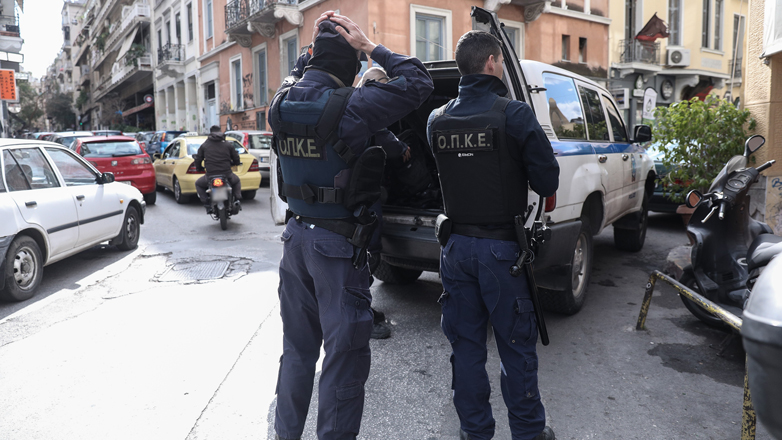 Χειροπέδες σε ηγετικό στέλεχος της «Συνωμοσίας των Πυρήνων της Φωτιάς», δύο του Πολεμικού Ναυτικού και ένα πορτιέρη νυχτερινού κέντρου