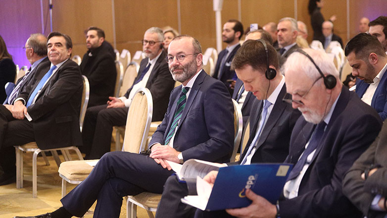 Βέμπερ: Εμείς ως Ευρωπαϊκό Λαϊκό Κόμμα σταματήσαμε τρελές απαιτήσεις της Αριστεράς