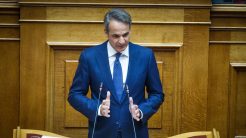 Η στεγαστική κρίση στη Βουλή: Ο Κ. Μητσοτάκης απαντάει σε επίκαιρη ερώτηση του Ν. Ανδρουλάκη