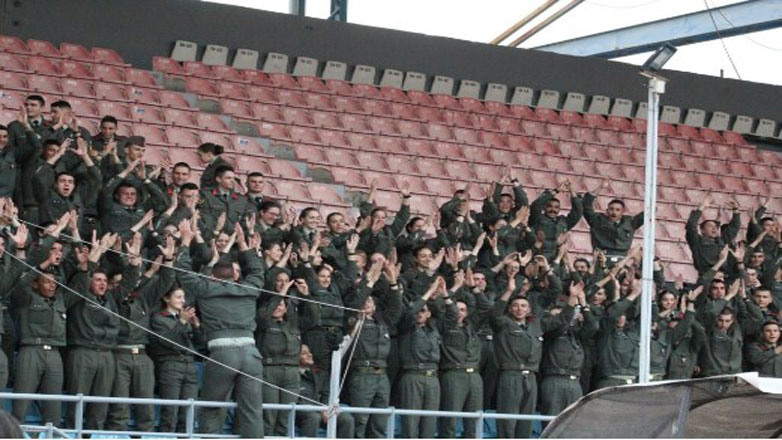 Εκτός γηπέδων κινδυνεύουν να μείνουν οι στρατιωτικοί λόγω ταυτοτήτων