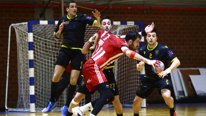 Χάντμπολ: Ισόπαλο 21-21 το ντέρμπι Ολυμπιακός-ΑΕΚ