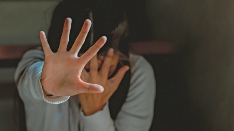 Ηράκλειο: Επιτέθηκε στην πρώην σύντροφό του με σουγιά, αλλά τραυμάτισε την δίδυμη αδελφή της