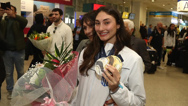 Επέστρεψε στην Αθήνα με τα δύο μετάλλια στο στήθος η Ευαγγελία Πλατανιώτη!