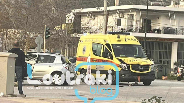 Ασθενοφόρο συγκρούστηκε με Ι.Χ. στο Λουτράκι