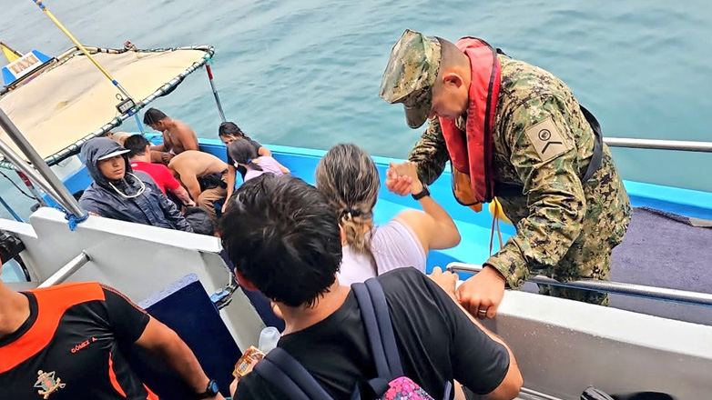 Ισημερινός: Ιδιωτικό αεροσκάφος έπεσε στη θάλασσα – Σώοι οι εννέα επιβαίνοντες