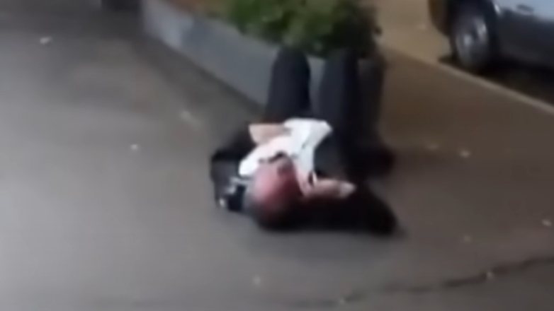 Πρώην πρωθυπουργός… τύφλα στο μεθύσι Πρώην πρωθυπουργός… τύφλα στο μεθύσι