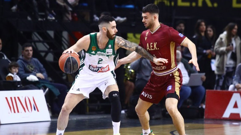 Προσωρινή διακοπή στο ΑΕΚ-Παναθηναϊκός, λόγω υβριστικών συνθημάτων κατά της Τσαρούχα