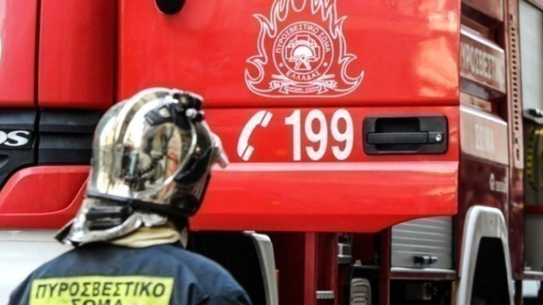 Πυρκαγιά σε τρία μικρά σκάφη στην Καλαμαριά