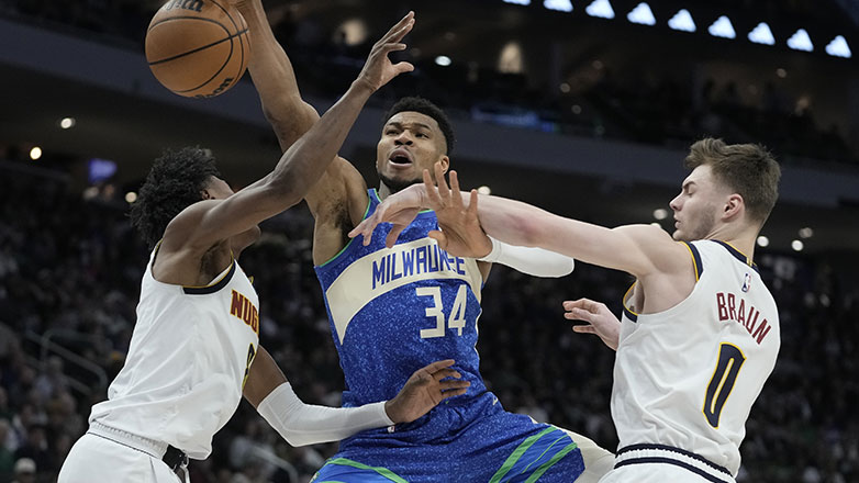 NBA: Οι Μπακς διέλυσαν τους πρωταθλητές Νάγκετς με σόου Αντετοκούνμπο