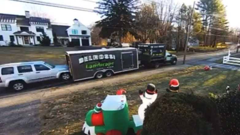 Γυναίκα οδηγός πέτυχε το τρακάρισμα της χρονιάς – Κι ας είναι ακόμα Φεβρουάριος