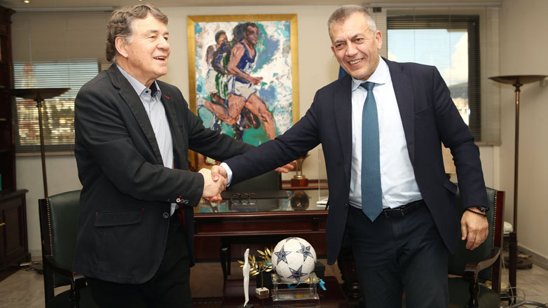 H αύρα του Ότο Ρεχάγκελ «πλημμύρισε» το Υπουργείο Αθλητισμού