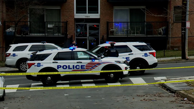 Ένοπλος ταμπουρώθηκε σε σπίτι στην Ουάσιγκτον – 3 τραυματίες αστυνομικοί Ένοπλος ταμπουρώθηκε σε σπίτι στην Ουάσιγκτον – 3 τραυματίες αστυνομικοί