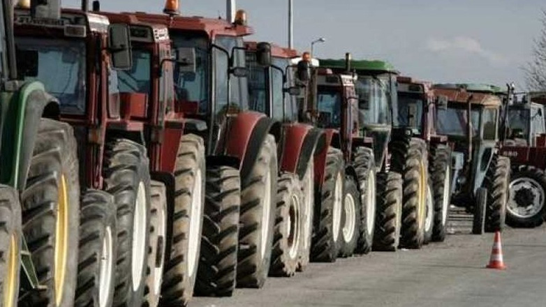 Αγροτικά μπλόκα στα τελωνεία Κήπων και Ευζώνων