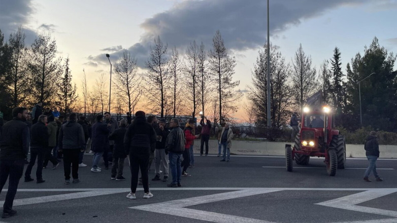 Αποχώρησαν από το μπλόκο Πλατυκάμπου οι αγρότες από τα χωριά της Κάρλας – Ζητούν νέα συνάντηση με Μητσοτάκη