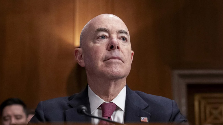 ΗΠΑ: Οι Ρεπουμπλικάνοι παραπέμπουν σε δίκη στη Γερουσία τον υπουργό Εσωτερικής Ασφαλείας