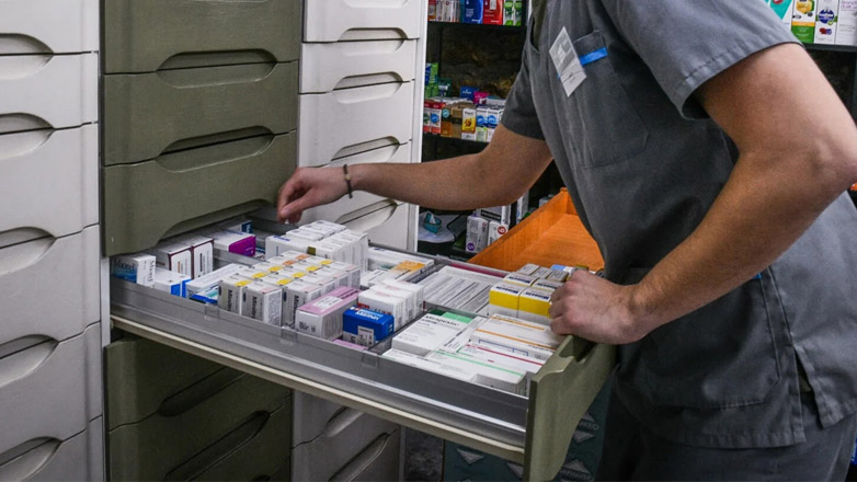 Τι λένε οι φαρμακοποιοί για τις αυξήσεις στις τιμές των φαρμάκων