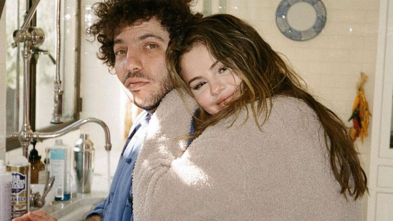 Selena Gomez: Θύελλα αντιδράσεων μετά τη φωτογραφία που ο Benny Blanco της πιάνει το στήθος