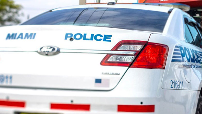 ΗΠΑ: Αστυνομικός μπέρδεψε τον ήχο ενός βελανιδιού που έπεσε στο όχημά του και άνοιξε πυρ