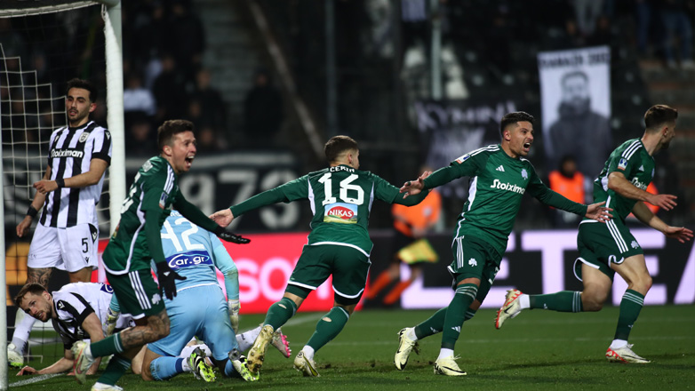 Ο Παναθηναϊκός πανηγυρίζει τη νίκη επί του ΠΑΟΚ στην Τούμπα με… Σωτήρη Μουστάκα!