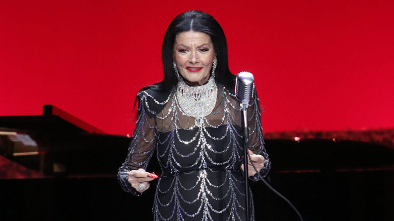 Στο νοσοκομείο παραμένει η Ζωζώ Σαπουντζάκη – Τι αποκαλύπτει στενή της φίλη για την υγεία της;