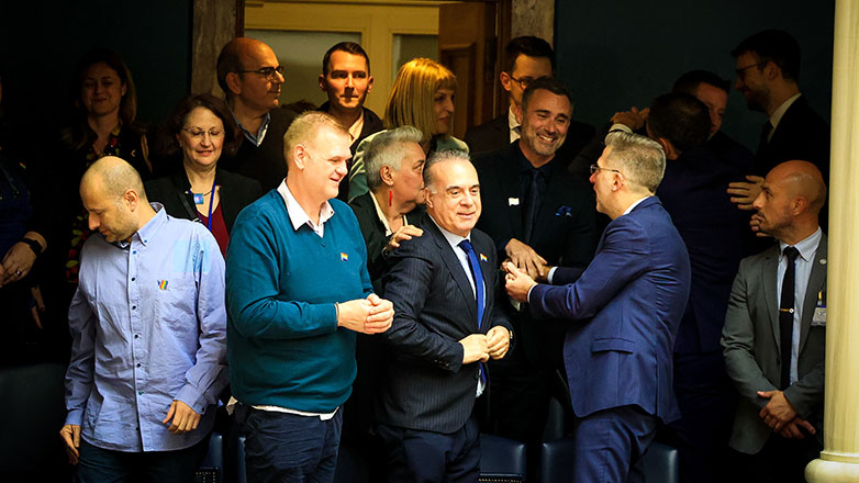 Το νομοσχέδιο για την ισότητα στον γάμο πέρασε τελικά με 175 «ναι»