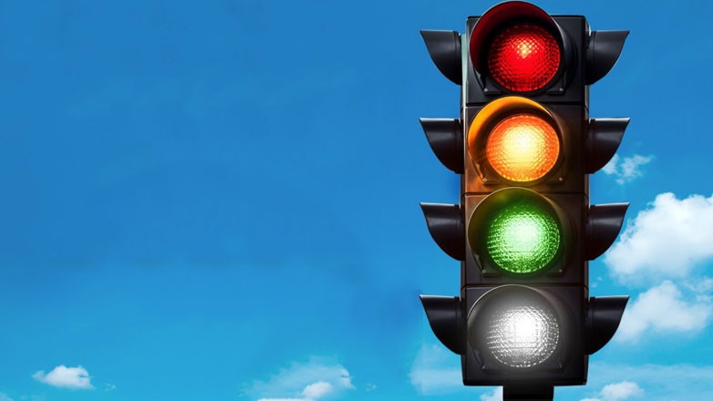 Μπαίνει και 4ο (λευκό) χρώμα στα φανάρια ρύθμισης της κυκλοφορίας;