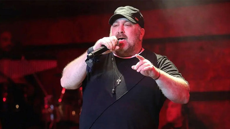 Γιώργος Αλκαίος: Η μάχη με την κατάθλιψη, η φυγή στη Μήλο και ο λόγος που δεν κάνει οικογένεια