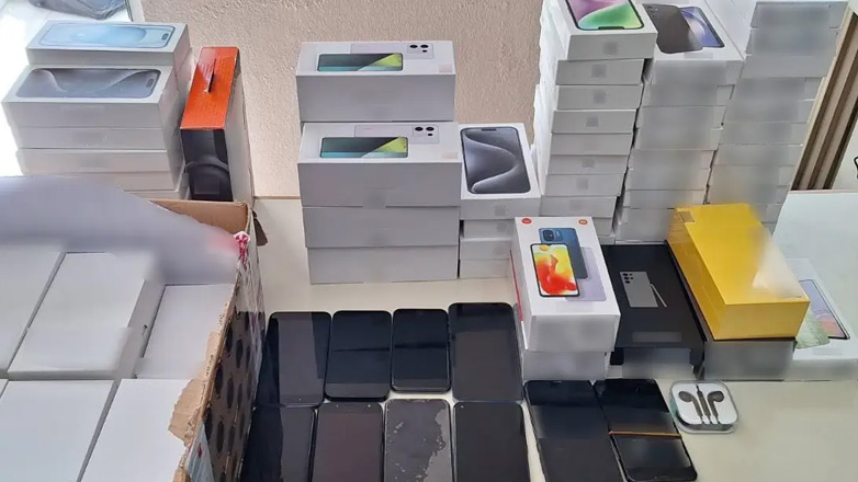 Συνελήφθησαν τέσσερα άτομα για κλοπή κινητών τηλεφώνων αξίας 80.000 ευρώ