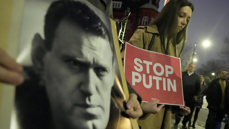 Θάνατος Ναβάλνι: Διαδηλώσεις σε Ολλανδία, Ελβετία και Βρετανία κατά του Πούτιν