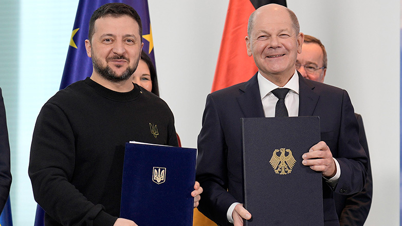 Η Γερμανία υπόσχεται «ακλόνητη αλληλεγγύη» στην Ουκρανία, παρά τη μείωση της στρατιωτικής βοήθειας