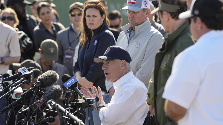 Μεταναστευτικό: Το Τέξας οικοδομεί στρατιωτική βάση στα σύνορα με το Μεξικό