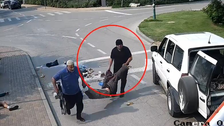 Το Ισραήλ δημοσιεύει βίντεο που δείχνει εργαζόμενο της UNRWA να φορτώνει σε όχημα τη σορό Ισραηλινού