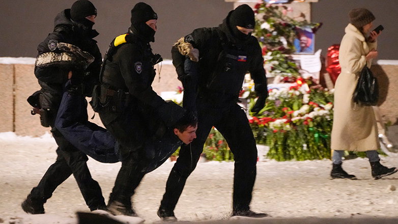 Ρωσία: Περισσότερες από 110 συλλήψεις σε διαδηλώσεις για τον θάνατο του Ναβάλνι