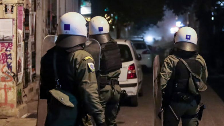 Νύχτα έντασης με επεισόδια τα ξημερώματα στα Εξάρχεια