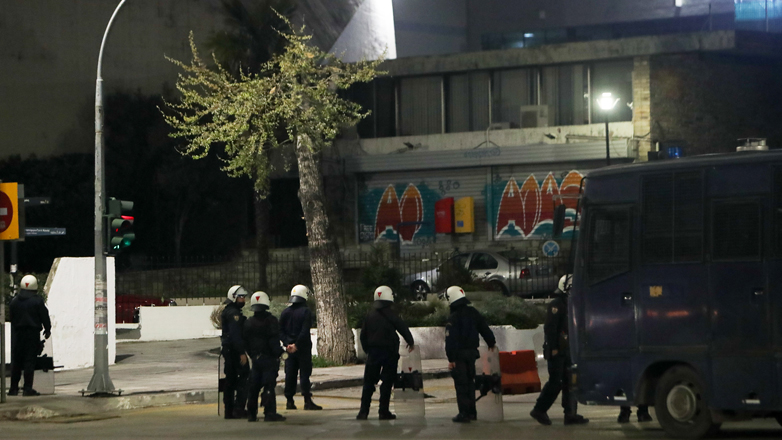 Επέμβαση των ΜΑΤ στην Νομική του ΑΠΘ – Εκκενώθηκε από τους καταληψίες