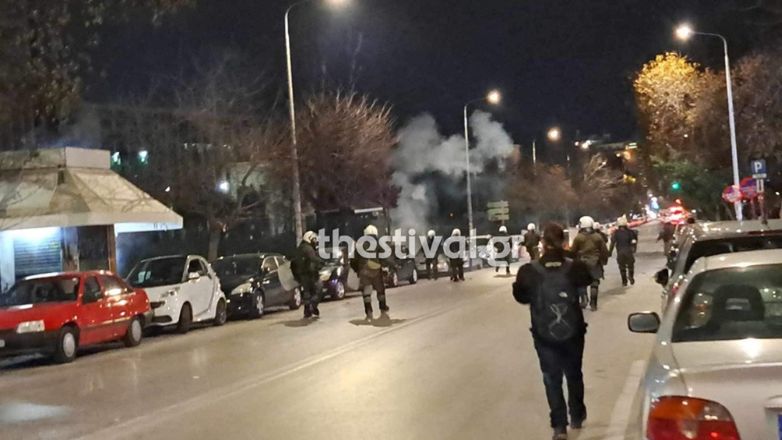 Θεσσαλονίκη: Επεισόδια στο ΑΠΘ μετά την λήξη της πορείας για την επέμβαση στην κατάληψη της Νομικής