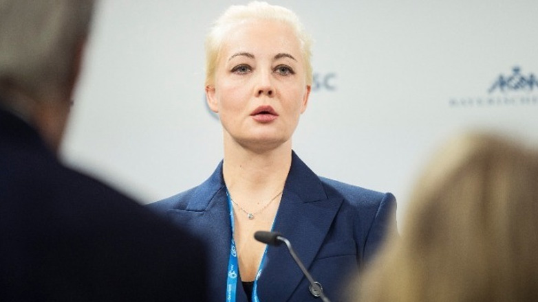 Ρωσία: Η Γιούλια Ναβάλναγια ευχαριστεί τους Ρώσους που πήγαν να αποχαιρετίσουν τον σύζυγό της