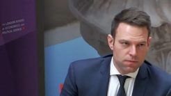 Κασσελάκης στο LSE: «Αν οι δομές του ΣΥΡΙΖΑ λειτουργούσαν σωστά εγώ δεν θα ήμουν αρχηγός»