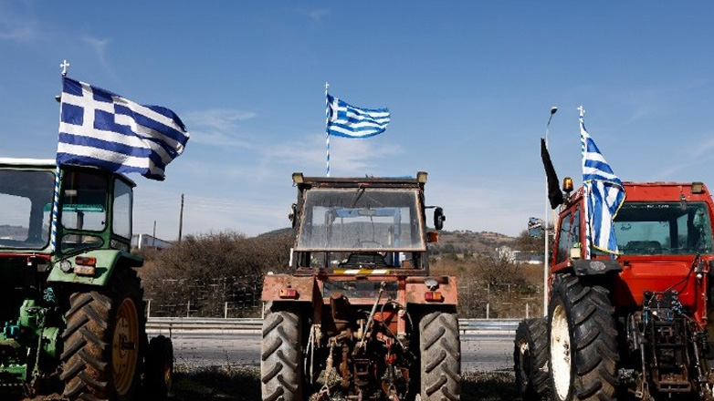 Με λεωφορεία και ΙΧ επιβατικά αυτοκίνητα στην Αθήνα αγρότες από τα μπλόκα της Δυτικής Ελλάδας και της Πελοποννήσου