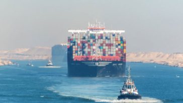 Σουέζ: Τα έσοδα από τη διώρυγα μειώθηκαν κατά 40-50%