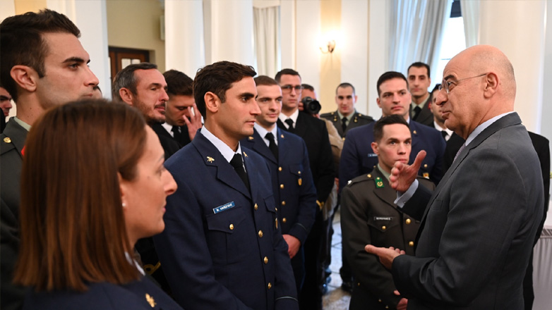 Mάριος Καπότσης: Συγκινημένος στην τελετή ορκωμοσίας του μαζί με άλλους Ολυμπιονίκες