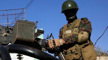 Οι Χούθι εξαπέλυσαν επίθεση εναντίον ισραηλινού εμπορικού πλοίου και αμερικανικών πολεμικών πλοίων στην Ερυθρά Θάλασσα