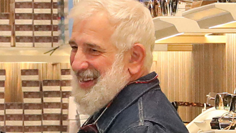 Ο Πέτρος Φιλιππίδης εργάζεται στον ιδιωτικό τομέα με τη σύζυγό του!