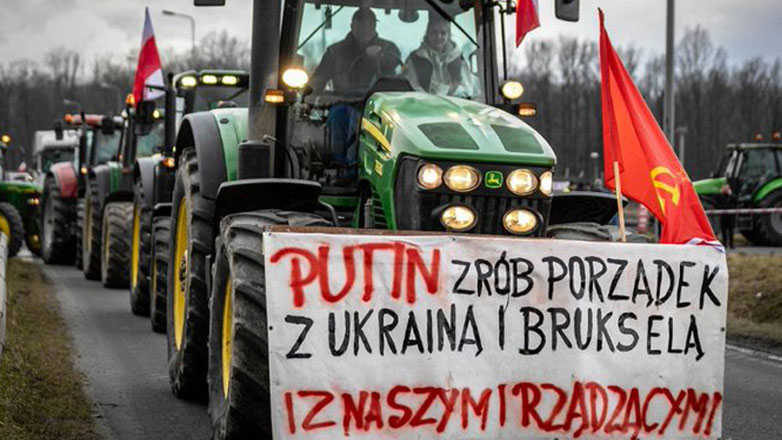 Πολωνoί αγρότες άδειασαν ουκρανικά δημητριακά στις ράγες του τρένου Πολωνoί αγρότες άδειασαν ουκρανικά δημητριακά στις ράγες του τρένου