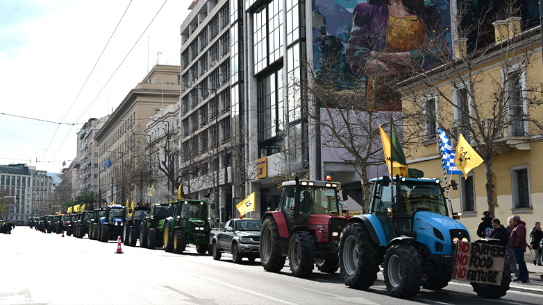 Έφυγαν οι αγρότες από το Σύνταγμα