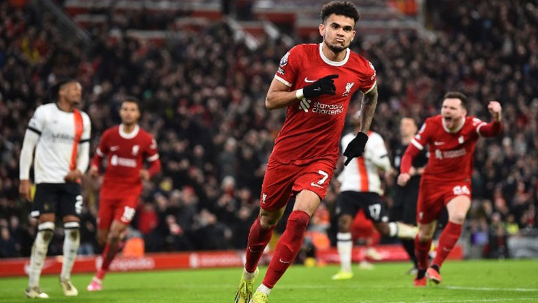 Premier League: Δεν αφήνει το «ρετιρέ» η Λίβερπουλ, 4-1 με ανατροπή τη Λούτον