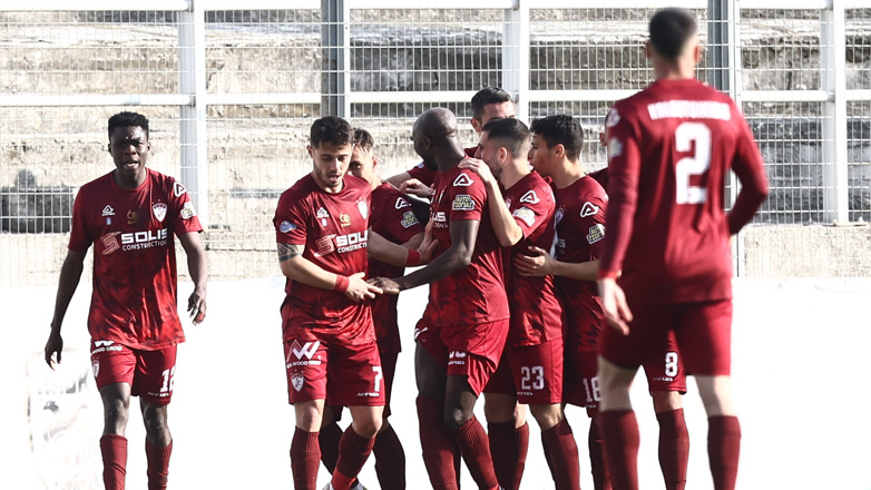 Super League 2: Χαμογέλασαν ΑΕΛ και Νίκη Βόλου