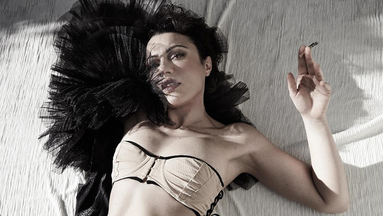 «Τζούλια»: Ένα νέο θεατρικό έργο του Τάσου Ιορδανίδη στο Θέατρο Άλφα – Ληναίος – Φωτίου